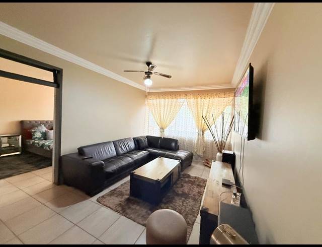 2 BEDROOM APARTMENT FOR SALE IN VANDERBIJLPARK CW 6